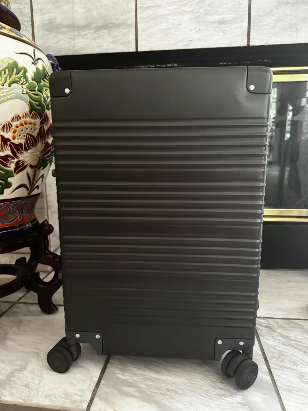 All aluminum carry on - zipperless with 360 wheels - 20 inch